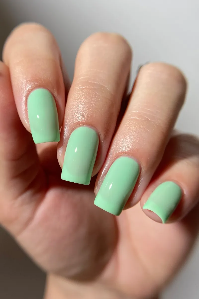 Cirque Colors Honeydew crelly nagellack pastellgrön