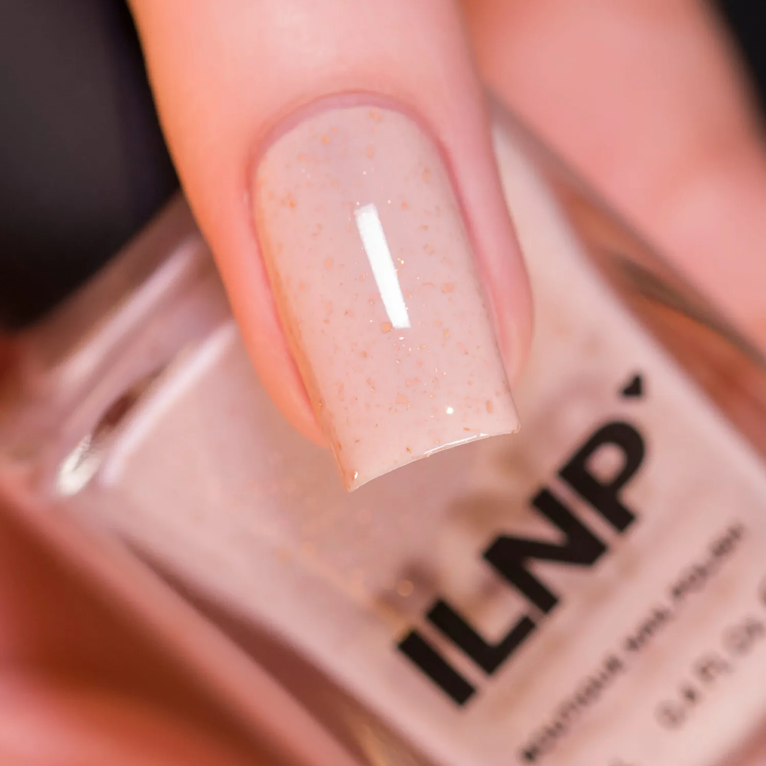 ILNP Golden Hour Afterlight nagellack oatmeal guldflakes