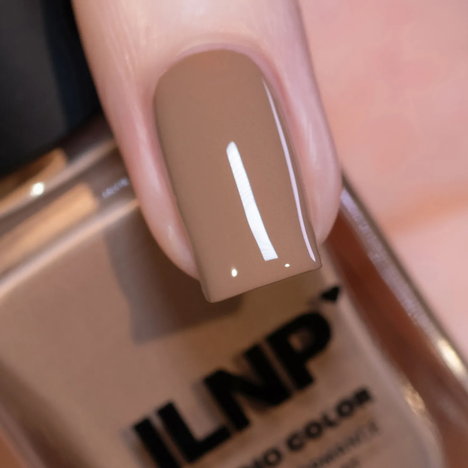 ILNP Woven nagellack brun krämig