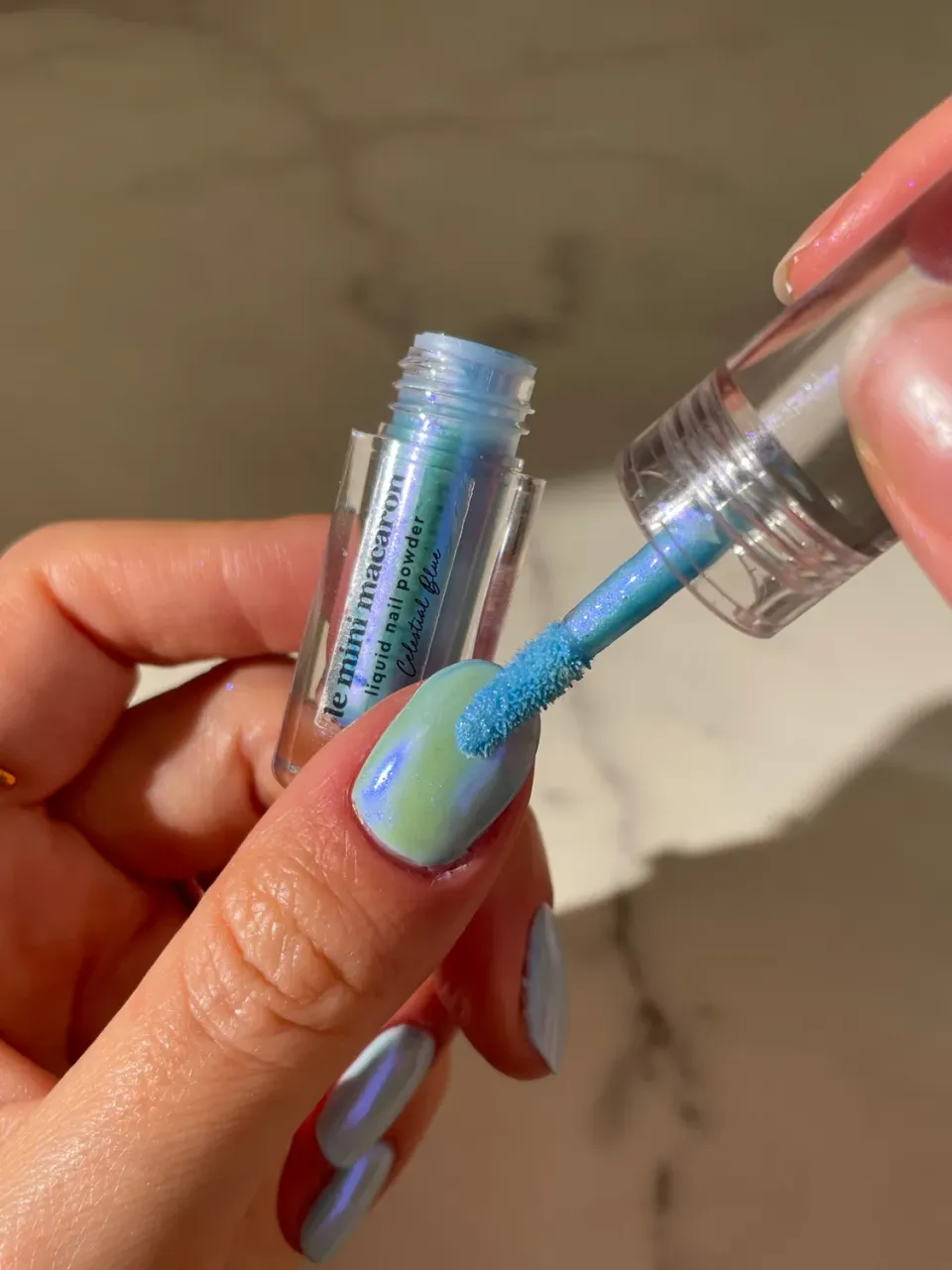 Le Mini Macaron Celestial Blue nagelpuder himmelsblå krom