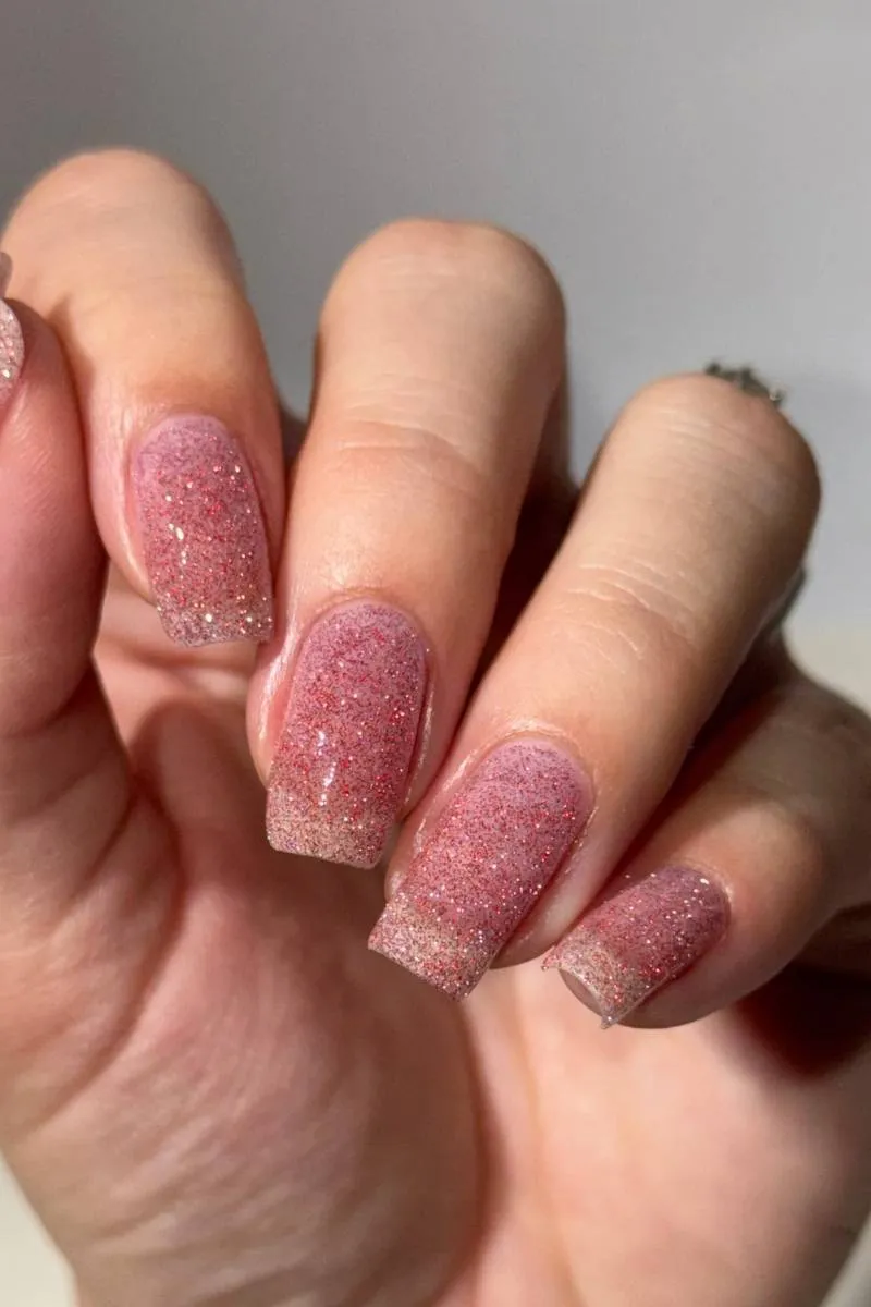 Cirque Colors Enigma nagellack rött glitter topper