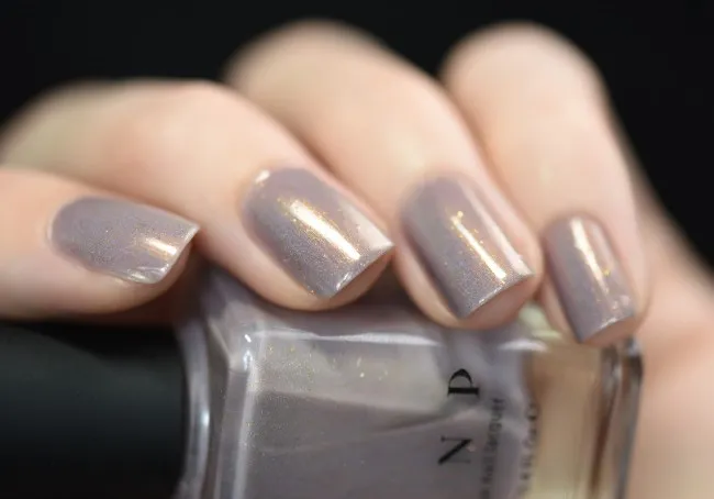 ILNP Long Walks nagellack taupe brons skimmer