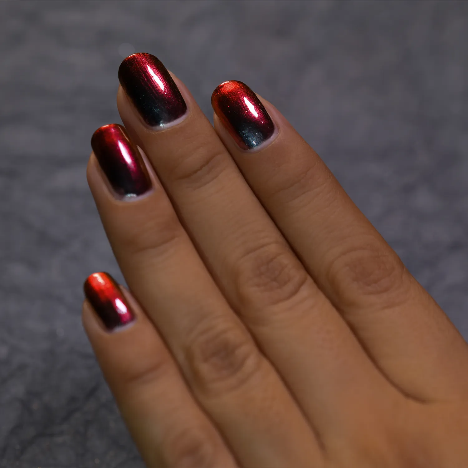 ILNP Eclipse Ultra Chrome nagellack svart med rött skifte