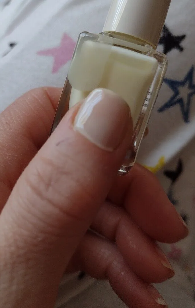 Cirque Colors Milk Glass nagellack off-white crelly