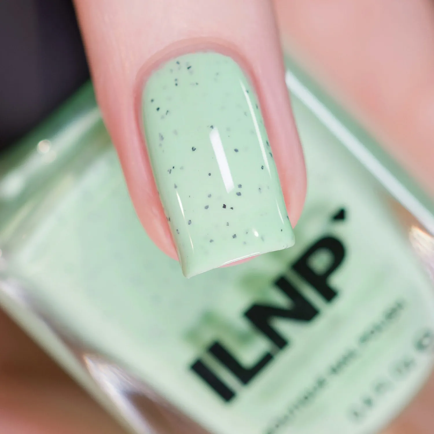 ILNP Mint Chip nagellack mint med flakes