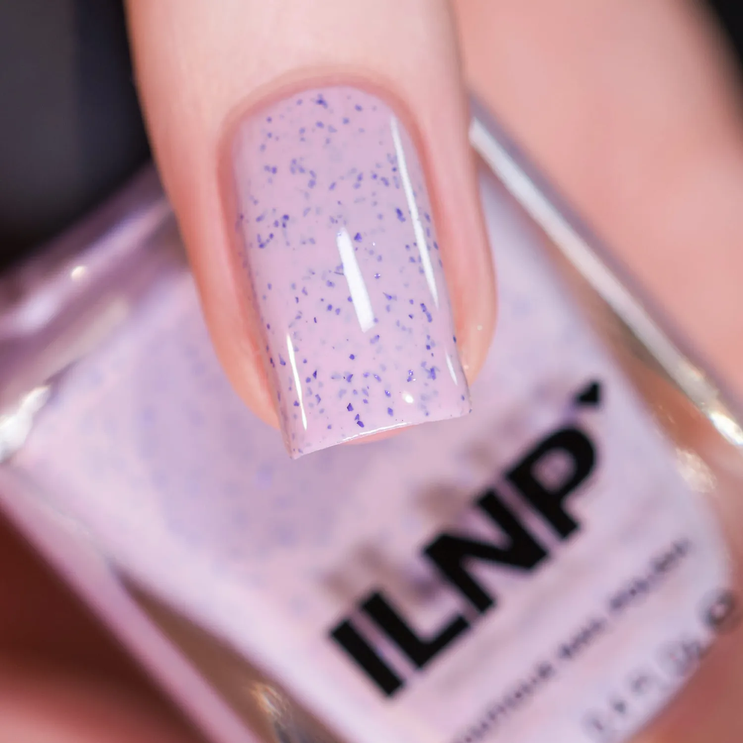 ILNP Hatched Heather nagellack ljuslila prickig