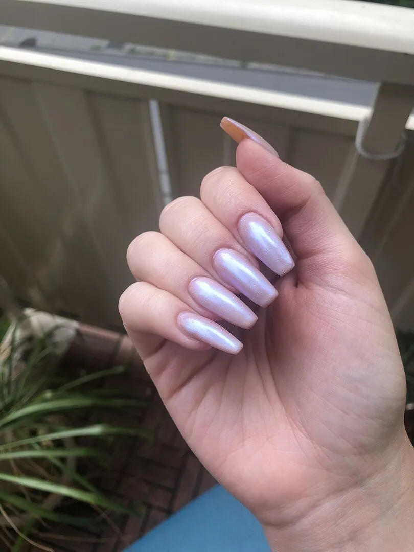 Cirque Colors Mystic Moonstone nagellack mjölkvit shimmer