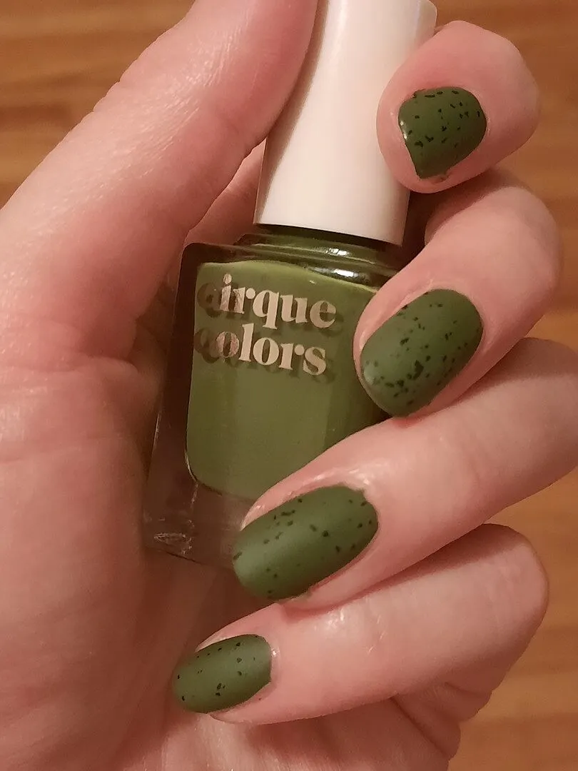 Cirque Colors Wall St nagellack olivgrön crème