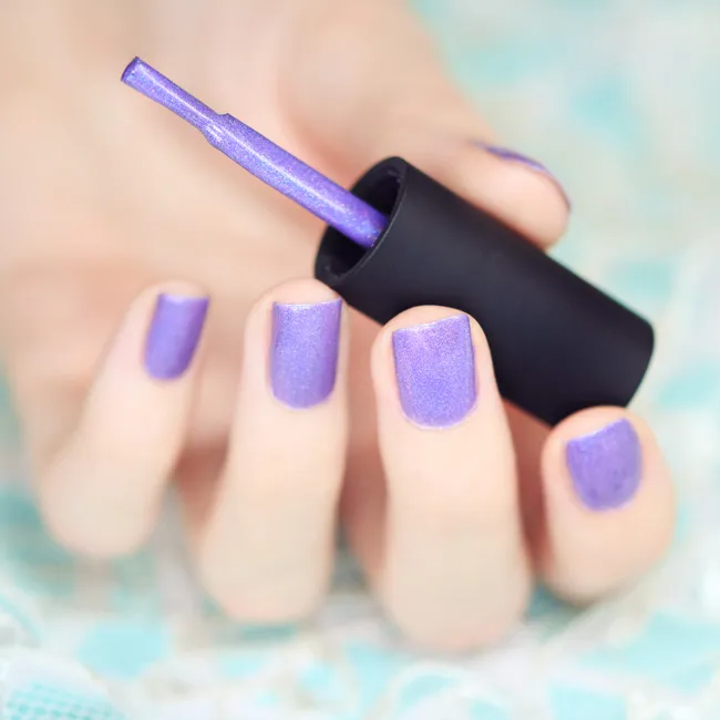 ILNP Charmingly Purple nagellack klarlila holo