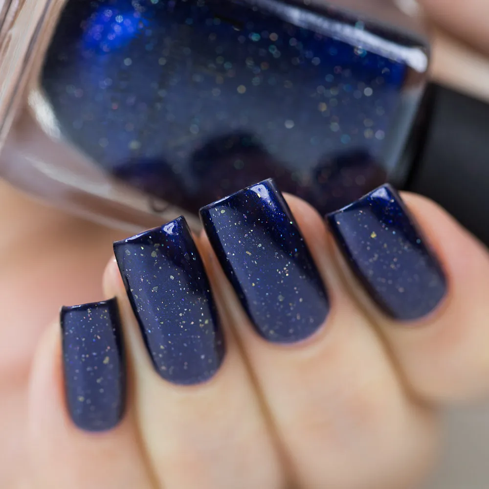 ILNP Looking Up nagellack mörkblå holo
