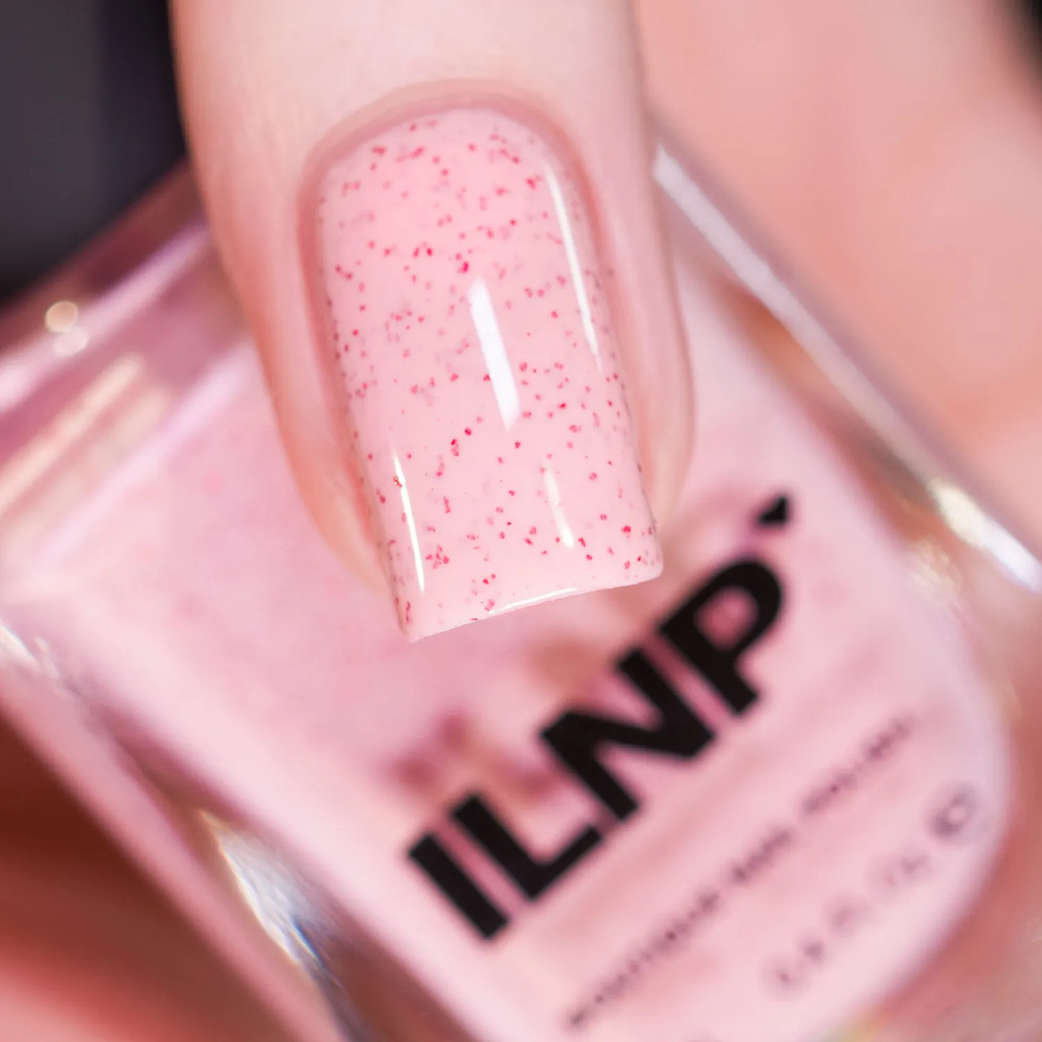 ILNP Hatched Sunday nagellack rosa prickigt