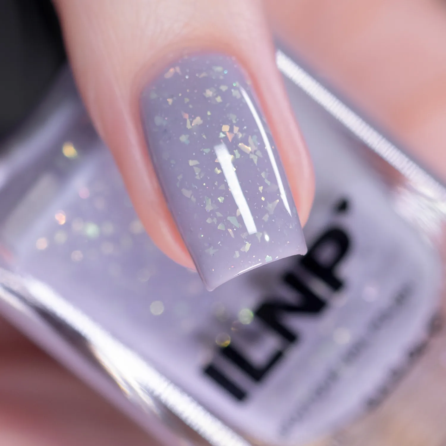 ILNP nagellack Pitter Patter lila flakig