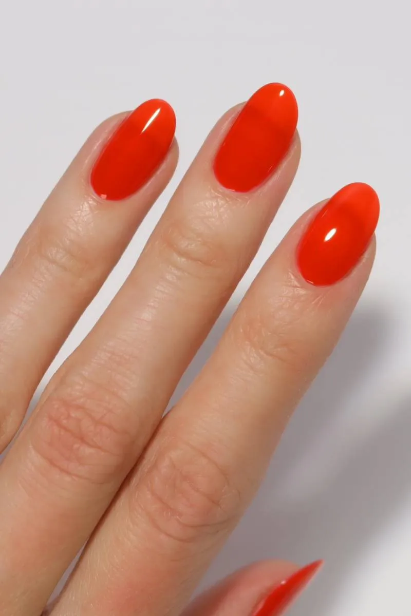 Cirque Colors Femme Fatale Red Hot Jelly nagellack rött jelly