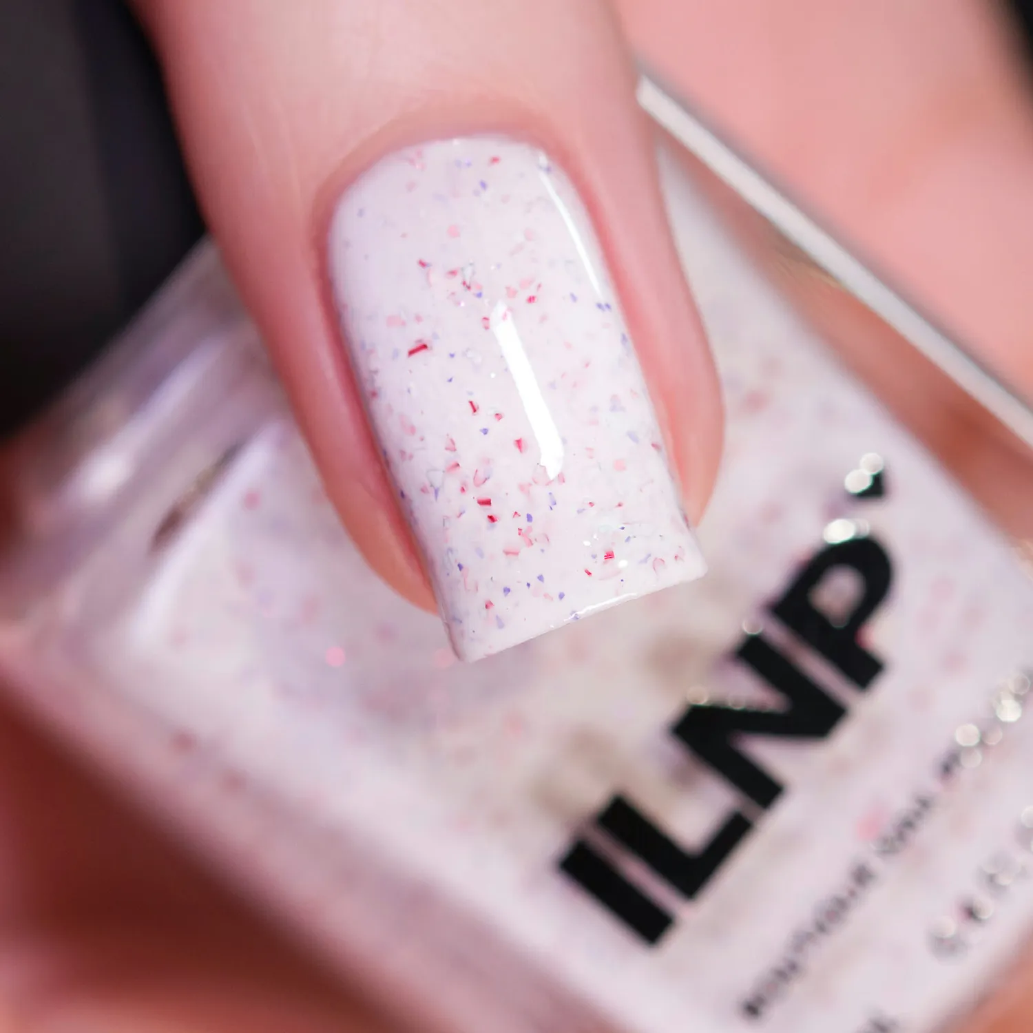 ILNP Sweetheart Heart To Heart nagellack vit flakes