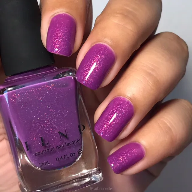 ILNP Paisley nagellack mörkmagenta med röd-guld flakes
