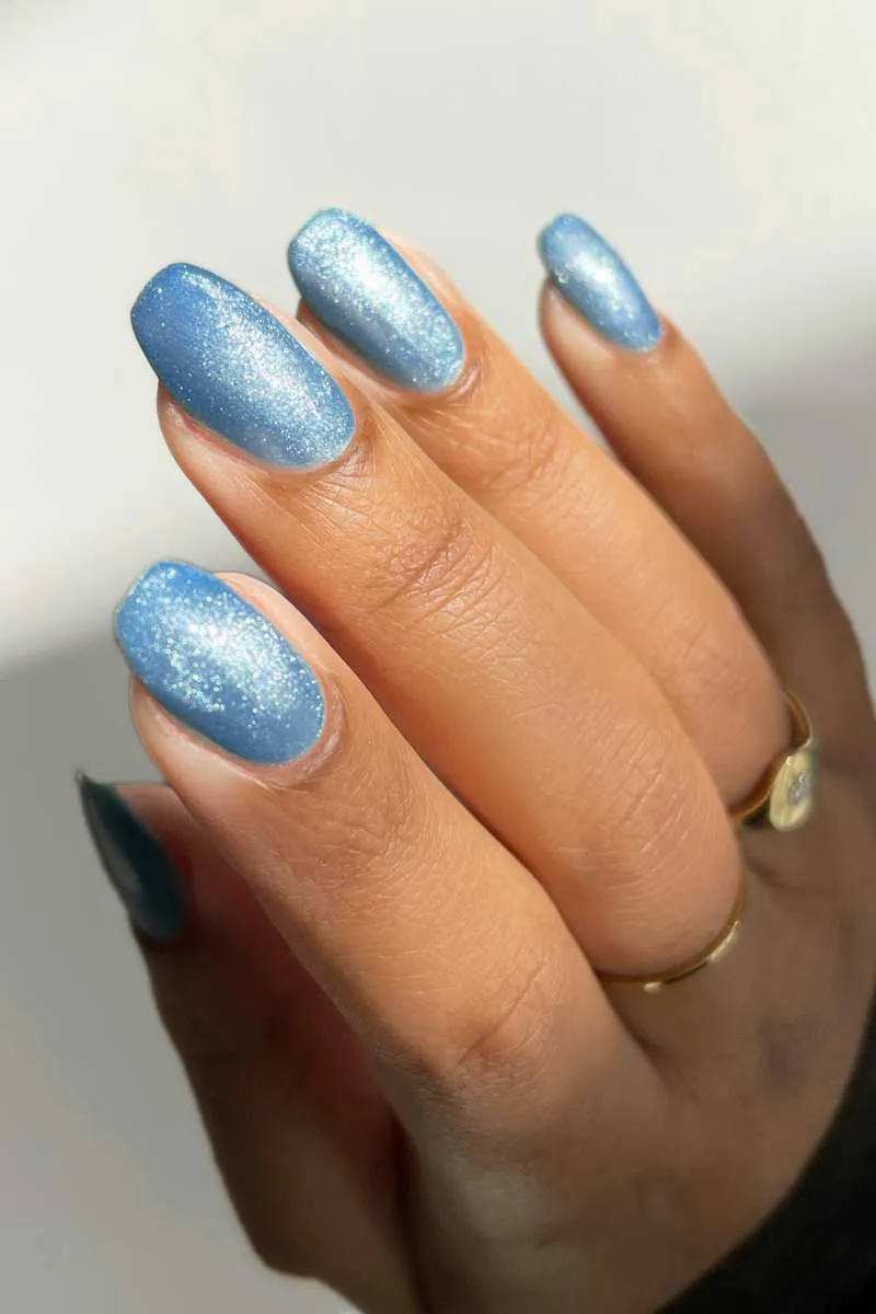 Cirque Colors Aura Mind Over Matter nagellack magnetisk himmelsblå