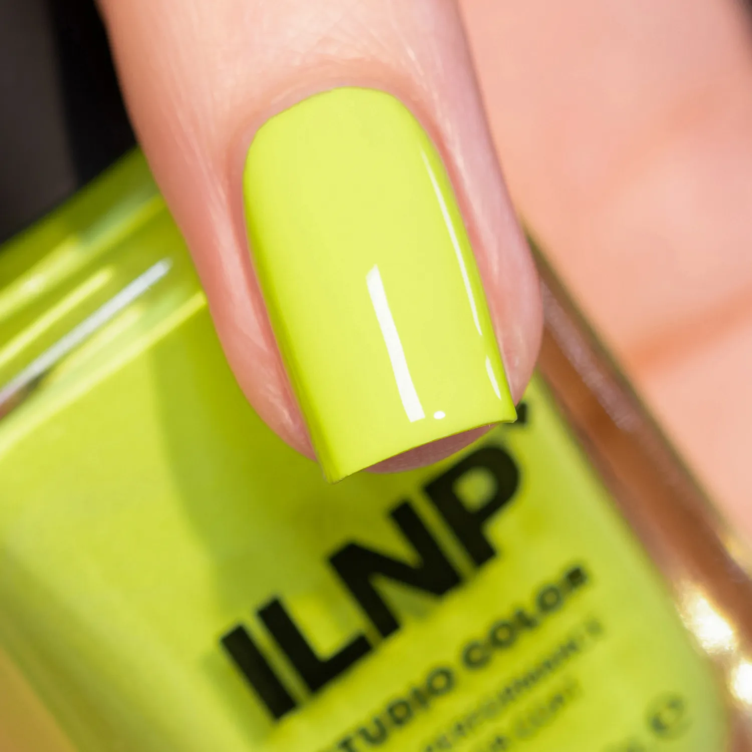 ILNP Unbothered nagellack gulgrönt krämlack 2-3 lager