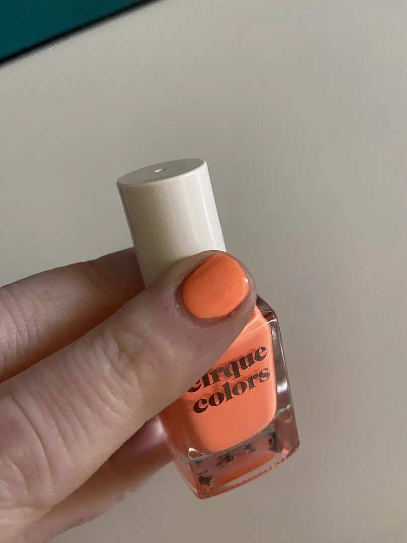 Cirque Colors Rumor Mill nagellack neonkorall kräm