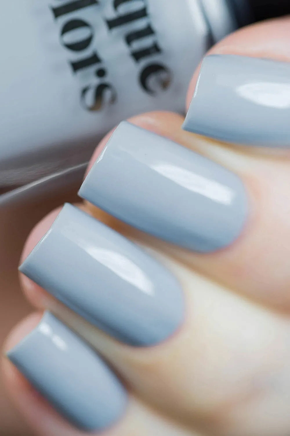 Cirque Colors Storm King nagellack ljusblågrå kräm