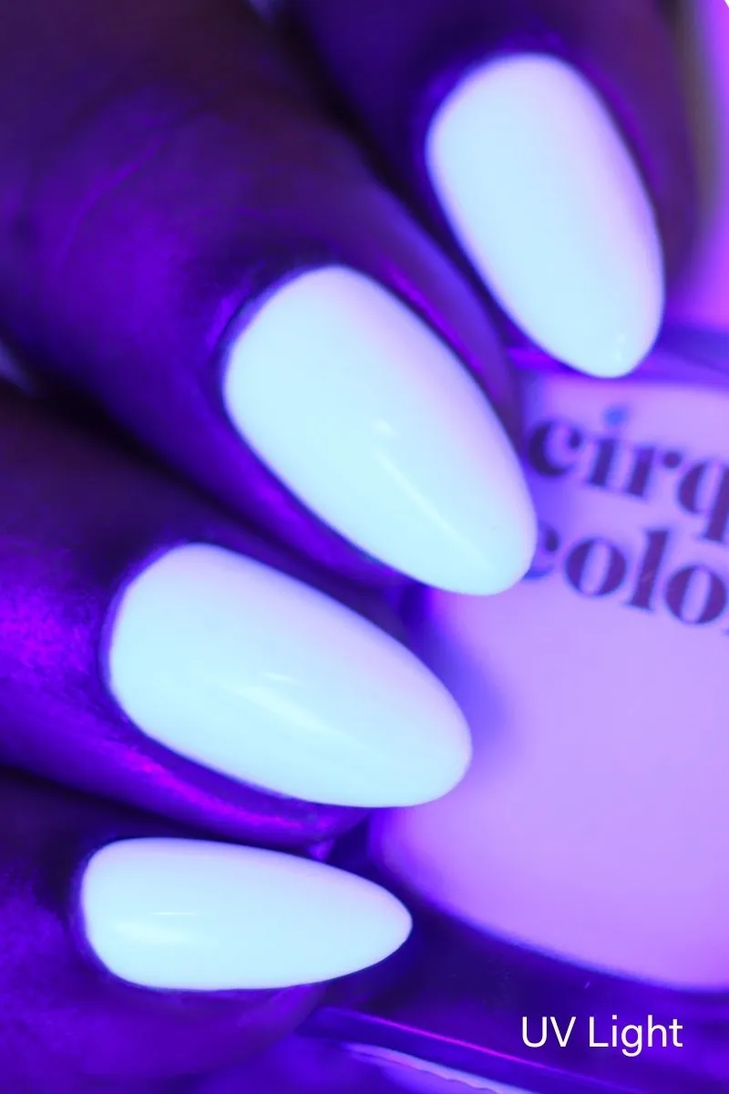 Cirque Colors White Lie nagellack neonvitt kräm