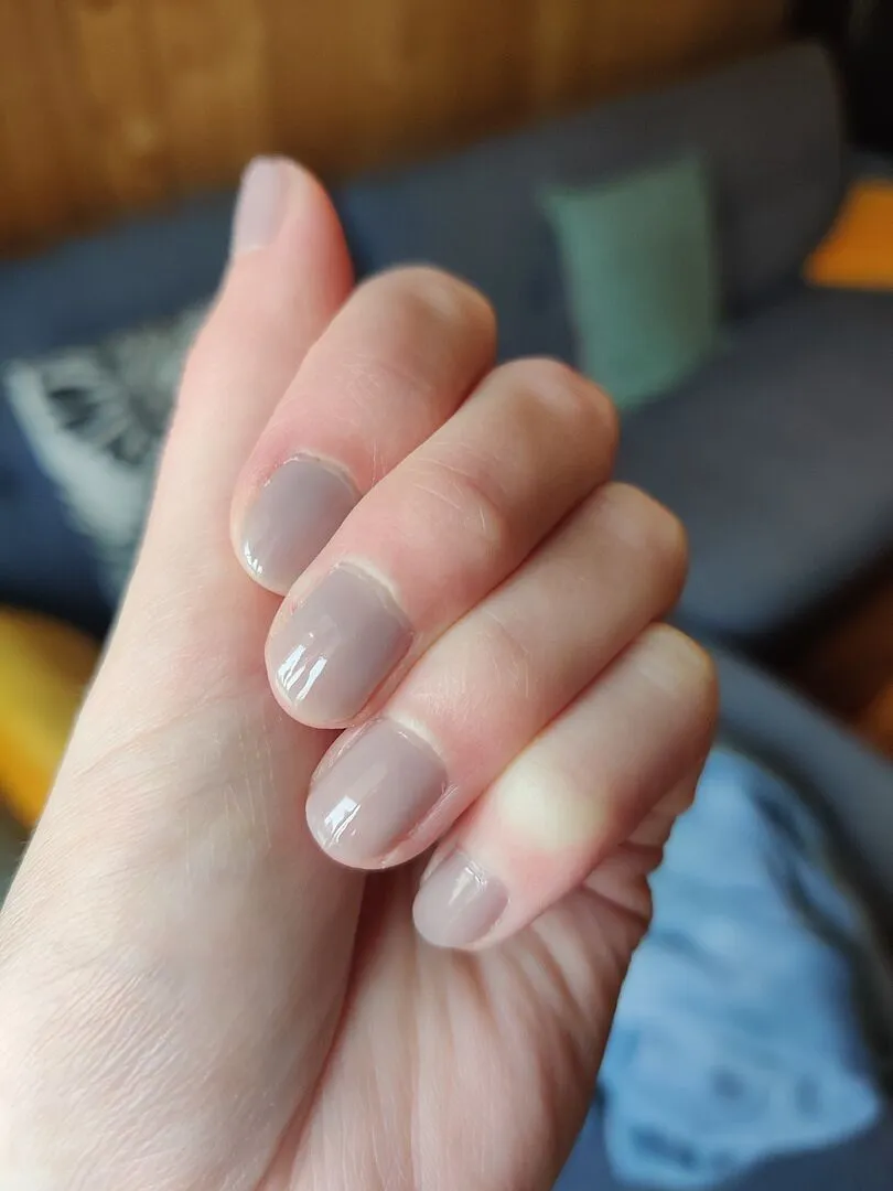 Cirque Colors Dove Jelly nagellack grå sheer