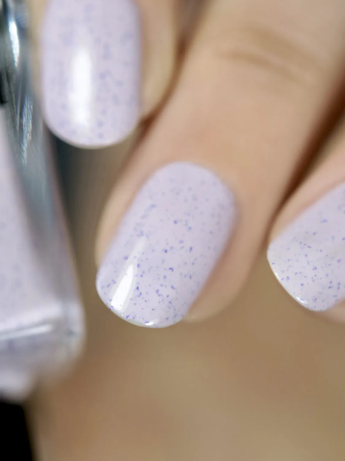 ILNP Hatched Heather nagellack ljuslila prickig