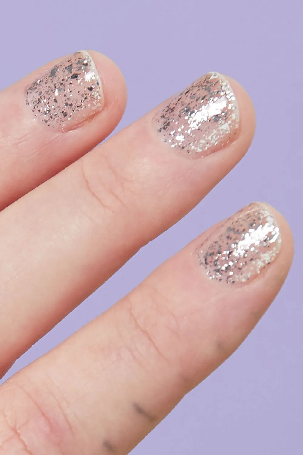 Cirque Colors Silver Lining nagellack silver flakes topper