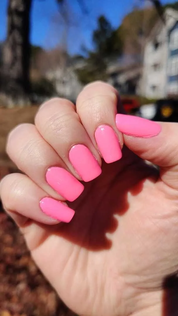 Cirque Colors Valley of the Dolls nagellack neonrosa