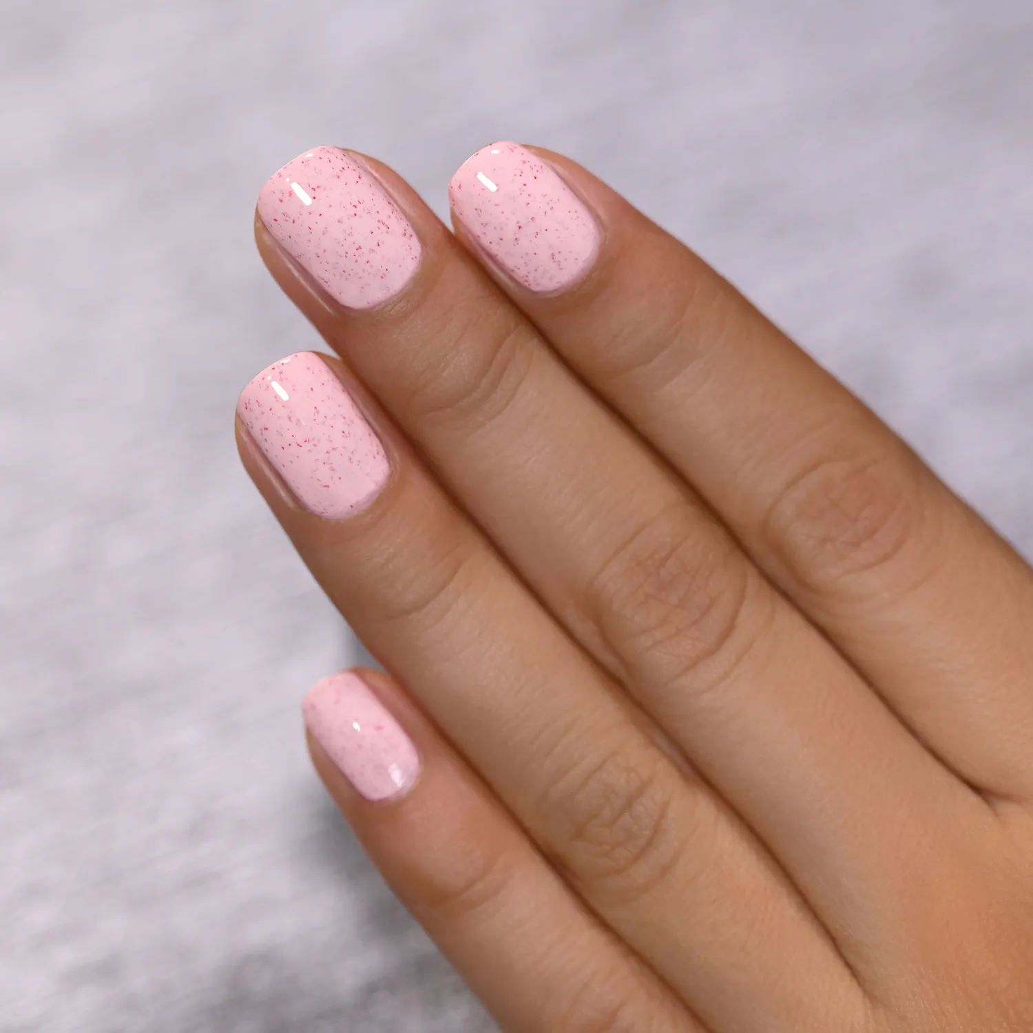ILNP Hatched Sunday nagellack rosa prickigt