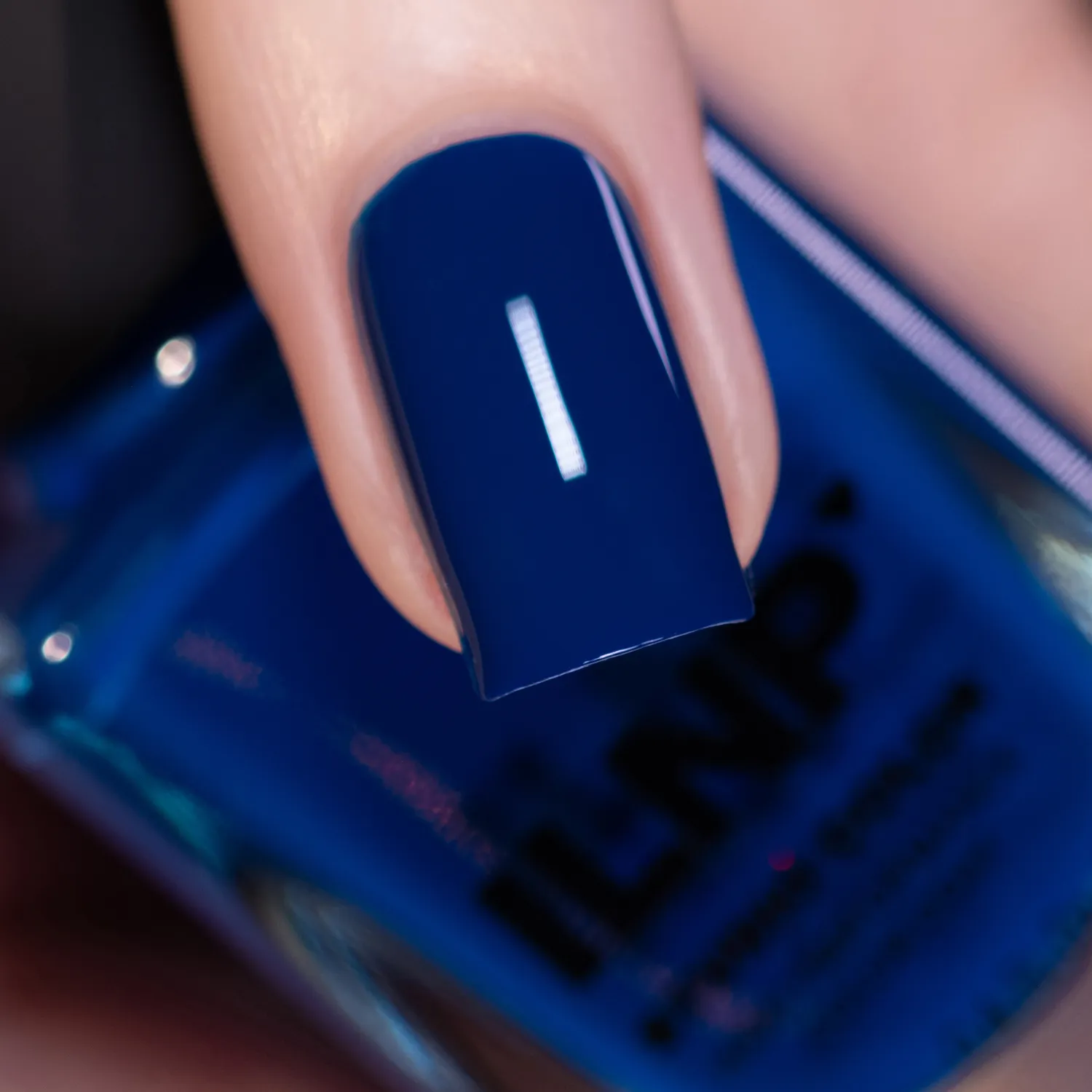 ILNP Tribute nagellack krämig mörkblå