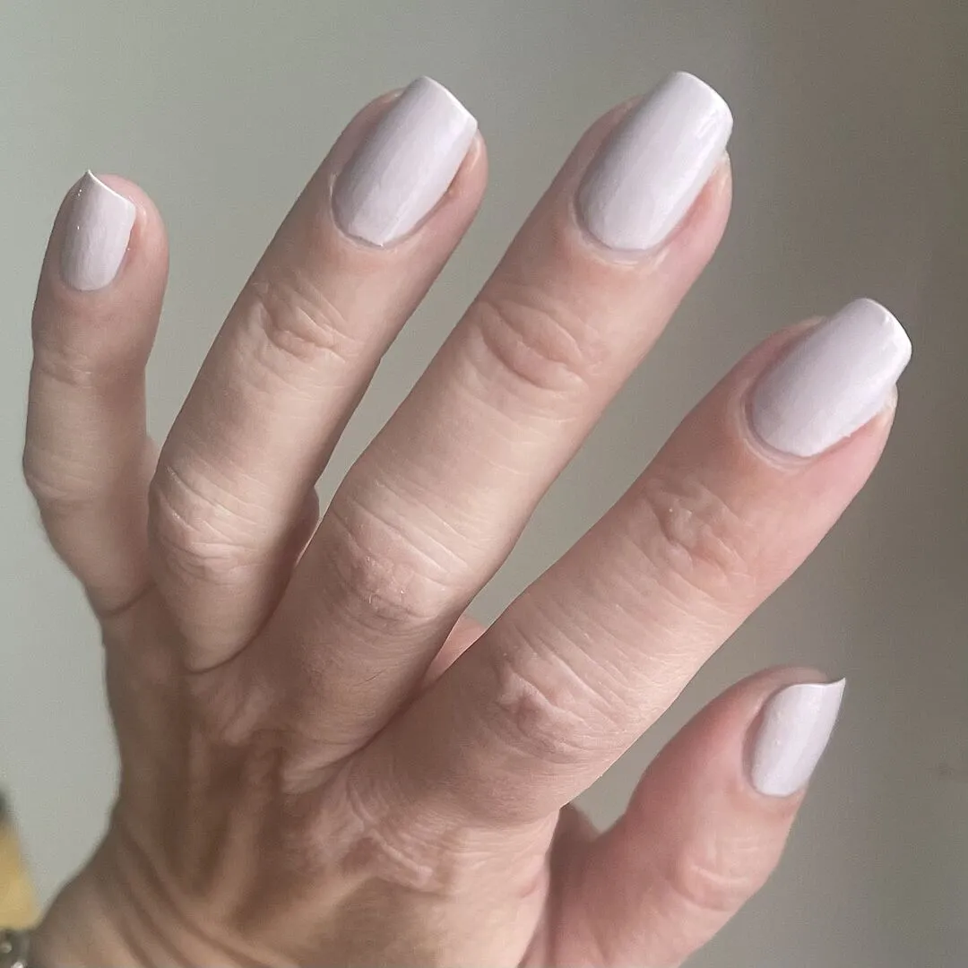 Cirque Colors Whitney nagellack dammig lilarosa crème