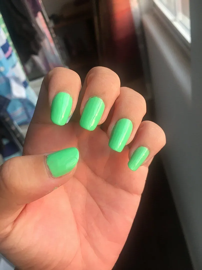Cirque Colors Thirsty nagellack neongrön mint