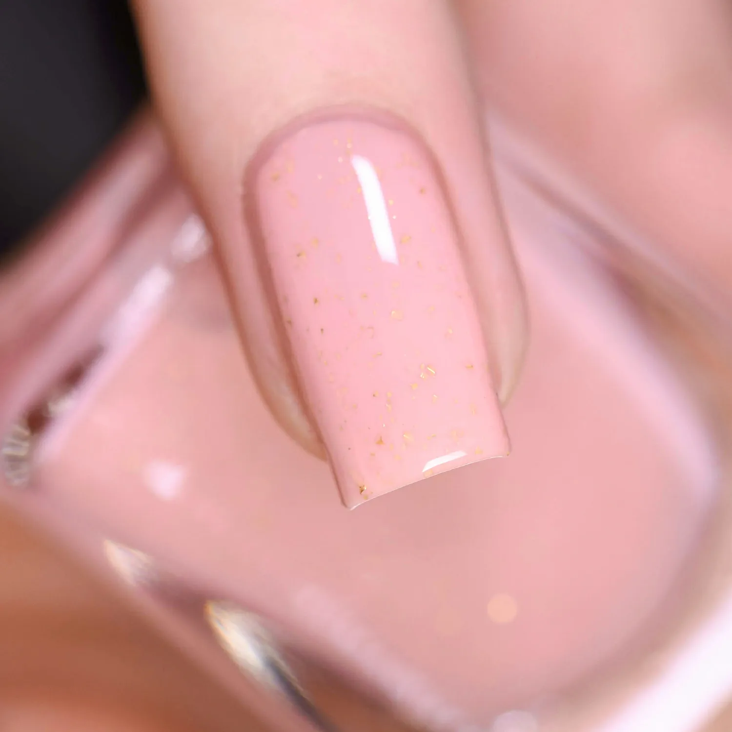 ILNP Courtyard Penelope nagellack ljusrosa metallic