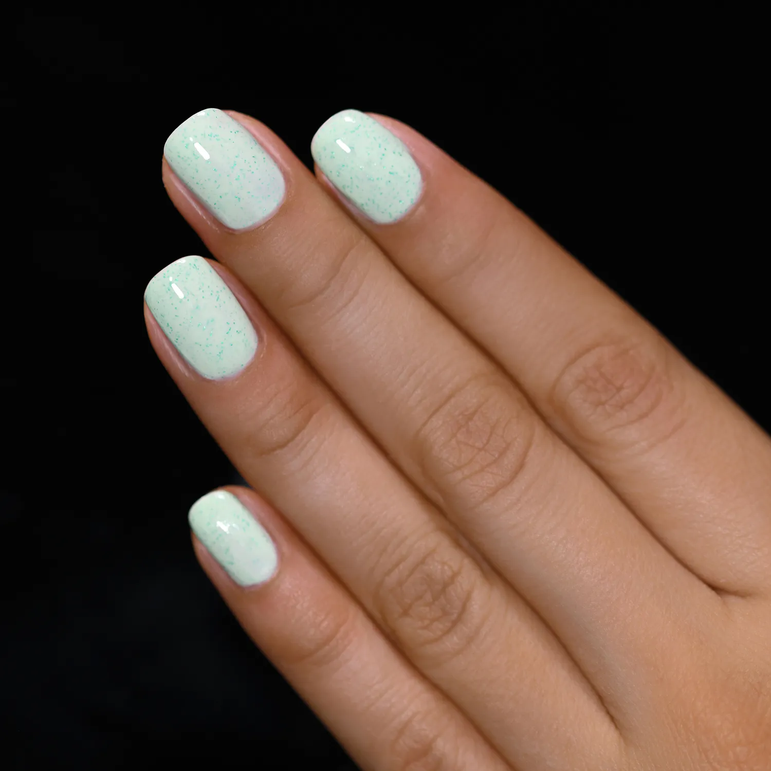 ILNP Hatched Dew Drop nagellack mint prickig
