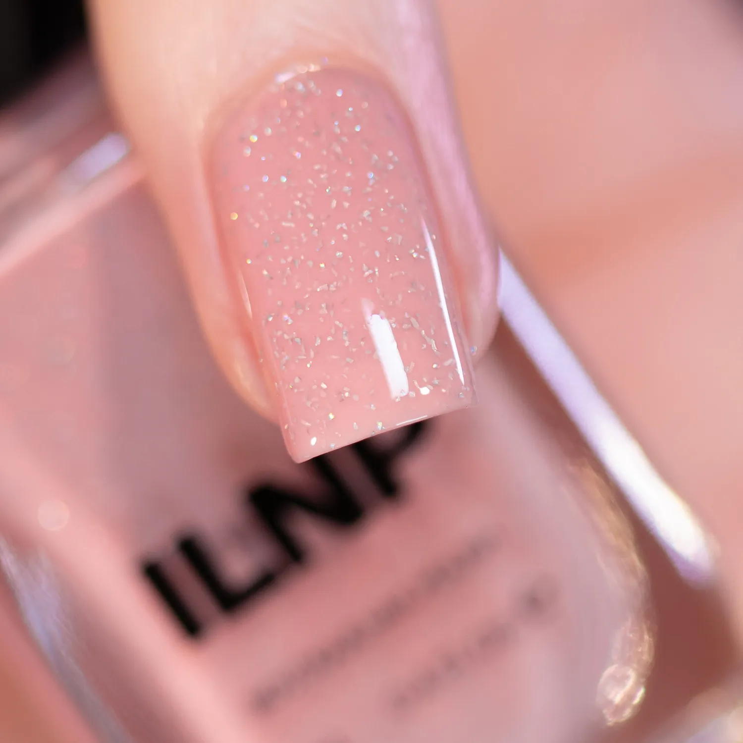 ILNP Knitted nagellack dov rosa holografisk