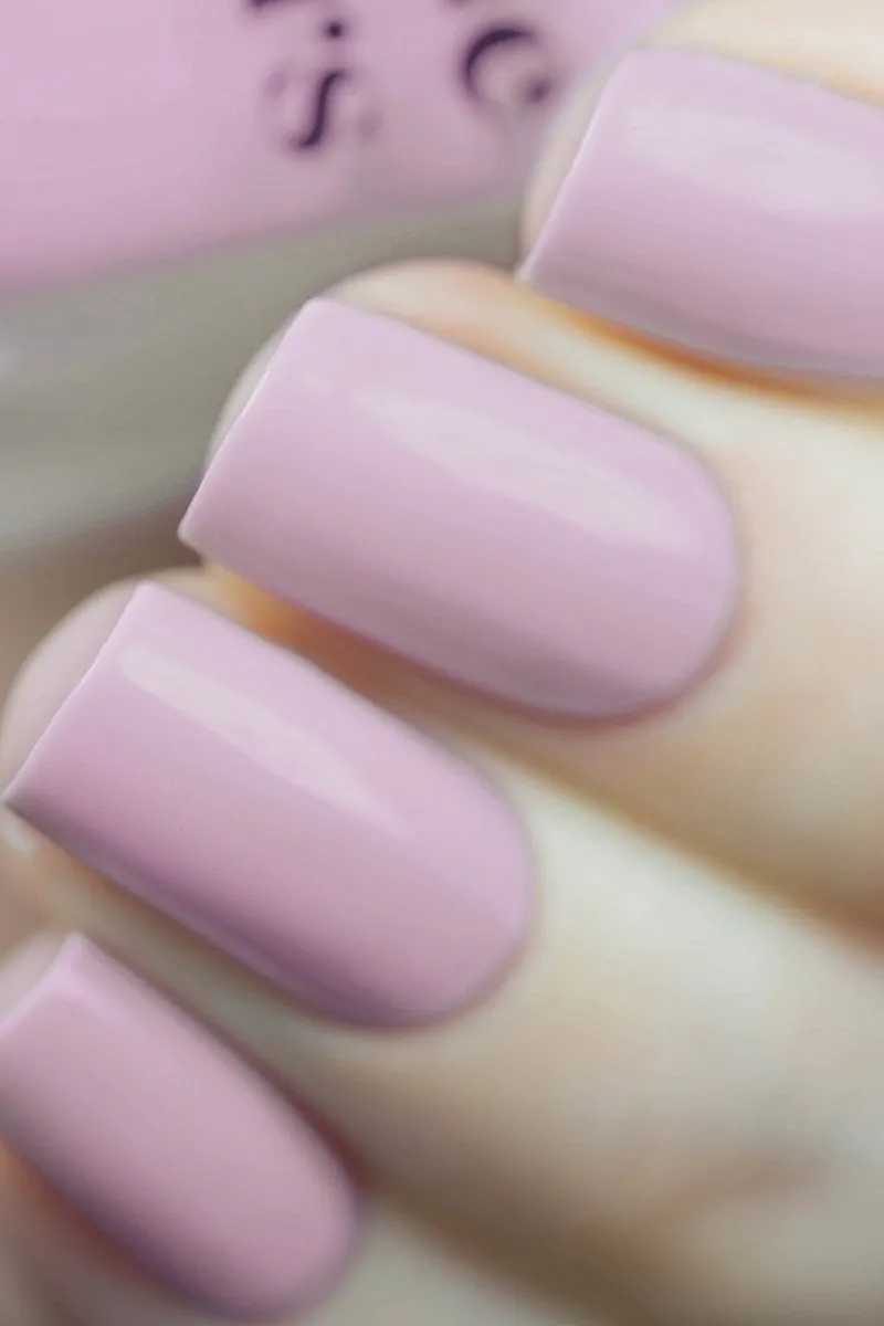 Cirque Colors Whitney nagellack dammig lilarosa crème