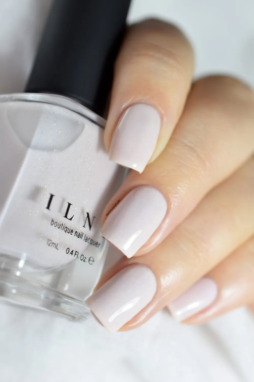 ILNP Keepsake nagellack krämvit holografisk