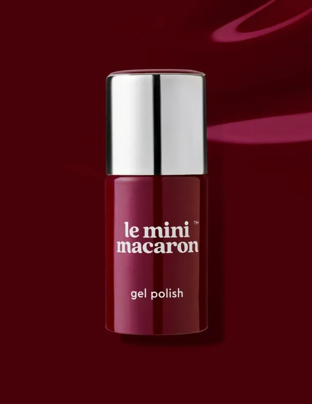 Le Mini Macaron Red Velvet gellack djupröd