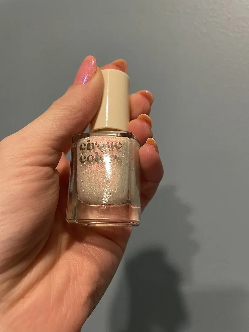 Cirque Colors Soleil nagellack vit pärlemor shimmer