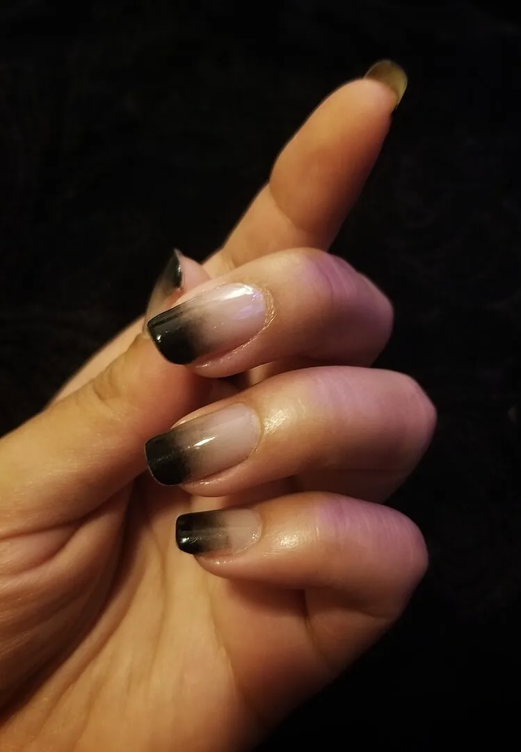 Cirque Memento Mori nagellack svart kräm