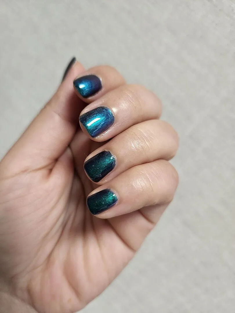 Cirque Colors Night Fever nagellack lila skimmer