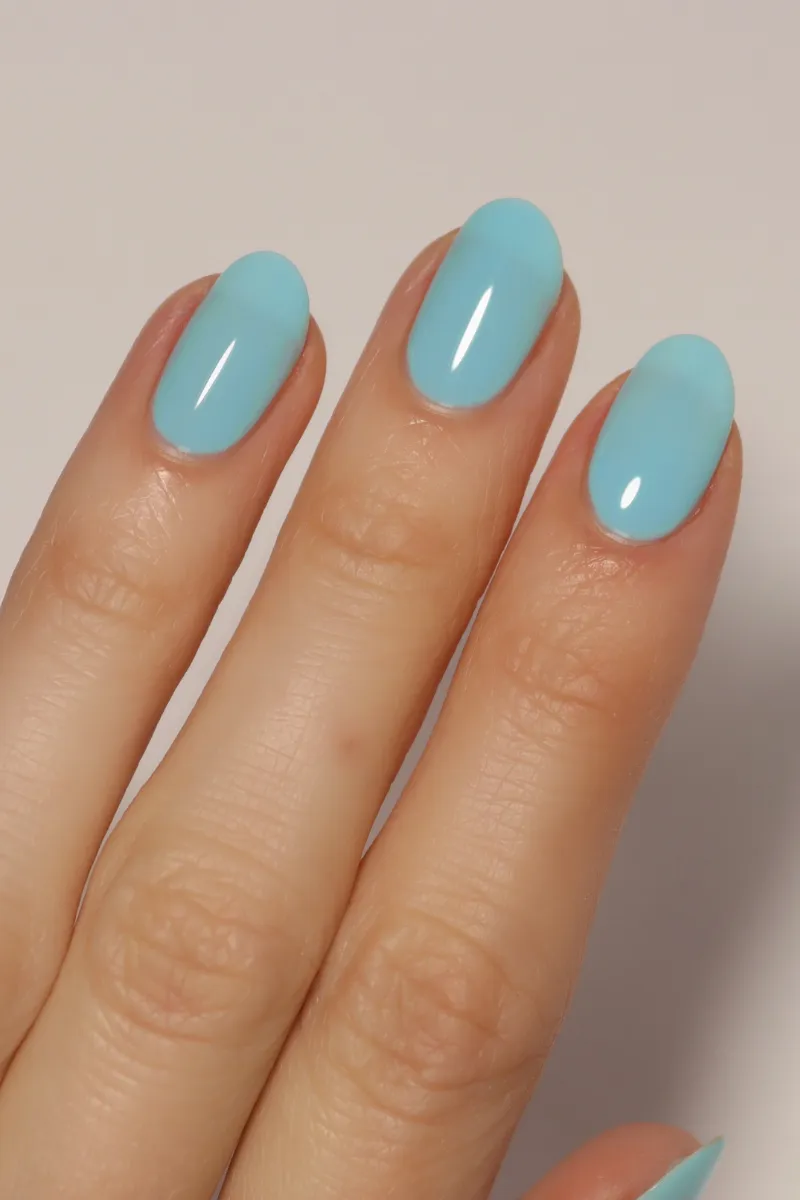 Cirque Colors Blue Bird nagellack ljusblå crelly