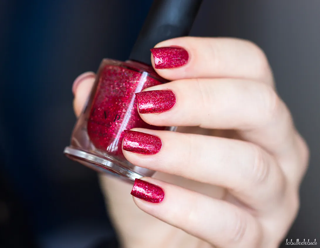 ILNP Cherry Luxe nagellack röd metallic
