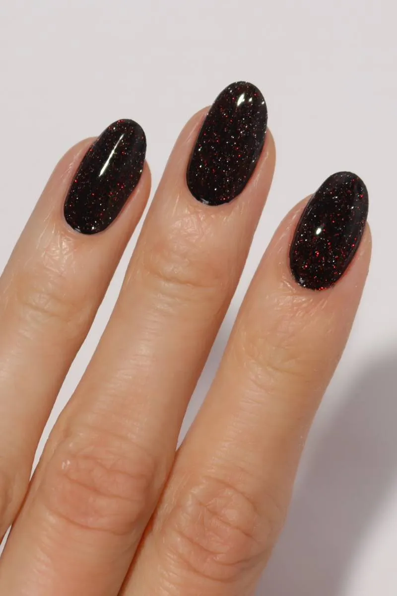 Cirque Colors Enigma nagellack rött glitter topper