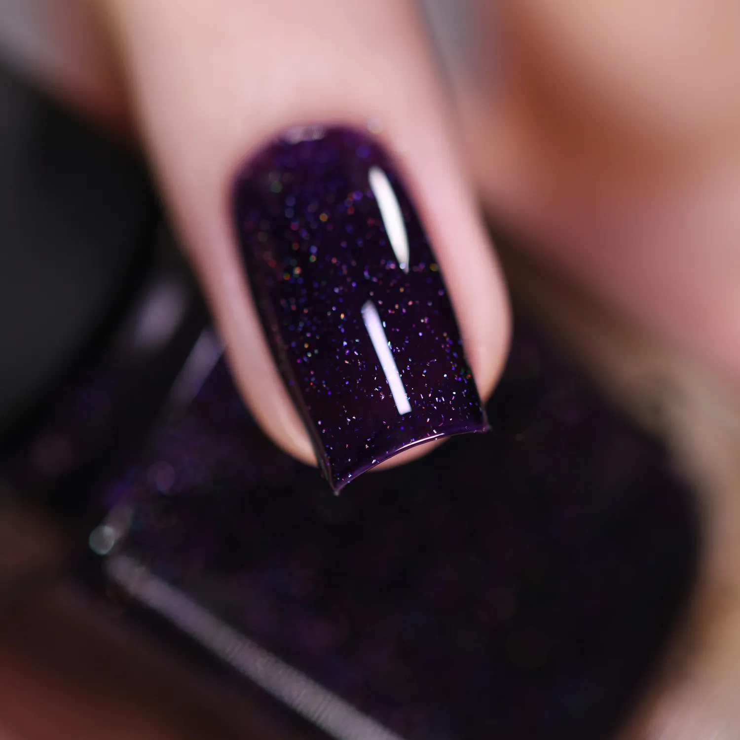 ILNP Annabelle nagellack mörklila holografisk