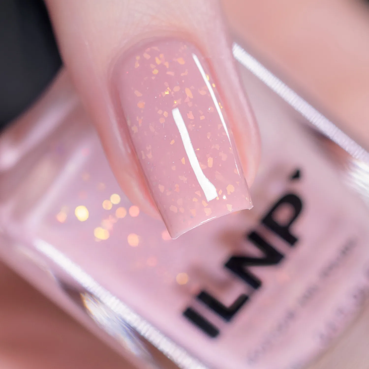 ILNP Overcast Daybreak nagellack flakie mjölkrosa