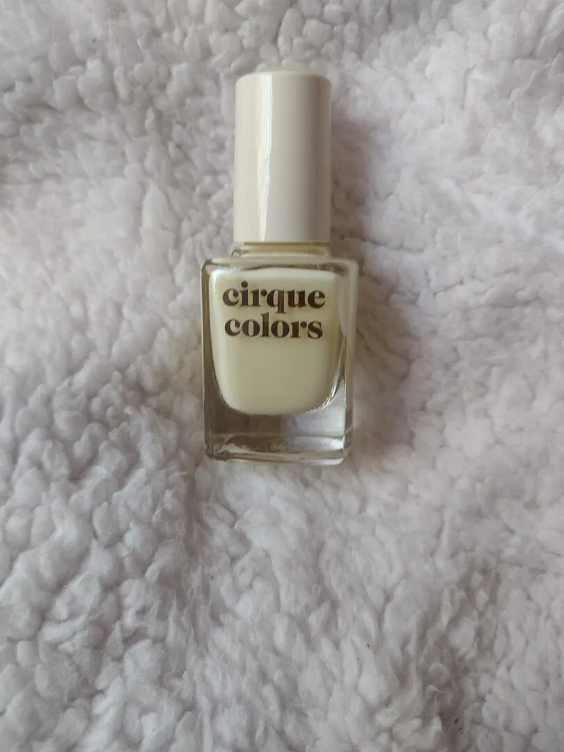Cirque Colors Milk Glass nagellack off-white crelly