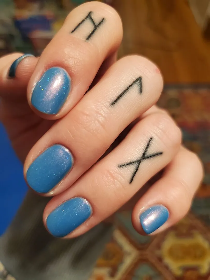 Cirque Colors Palm Springs nagellack cyanblått shimmer