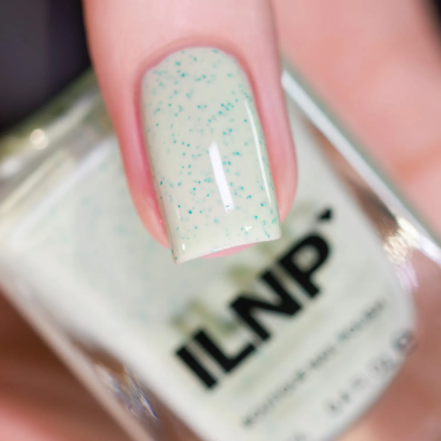 ILNP Hatched Dew Drop nagellack mint prickig