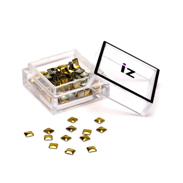 Iz Beauty Medium Gold Square nagelstuds 40-pack guld